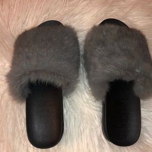 Super cute **never worn** gray fuzzy slippers